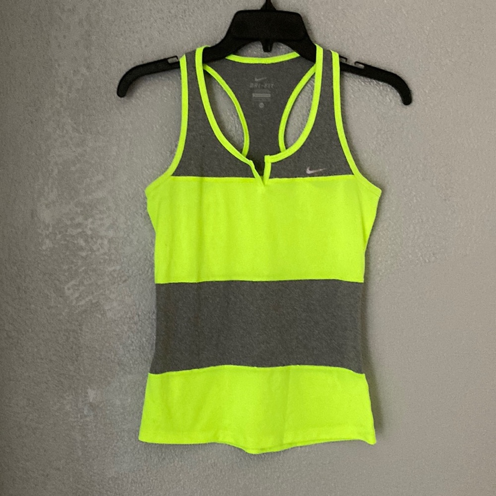 Nike top